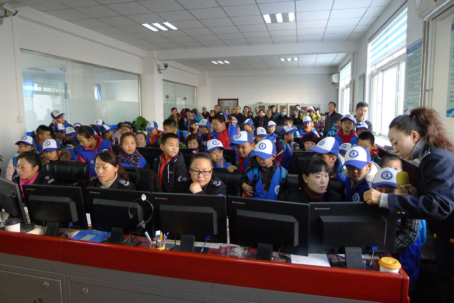 新華小記者參觀我公司調(diào)度中心