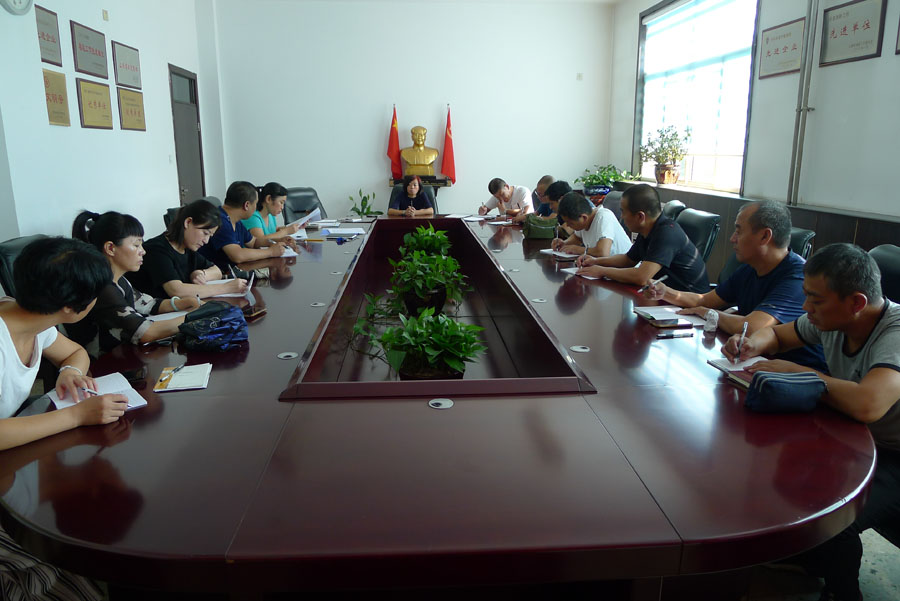 公司黨委副書記、紀(jì)檢書記王彥芳組織紀(jì)檢委員集中學(xué)習(xí)