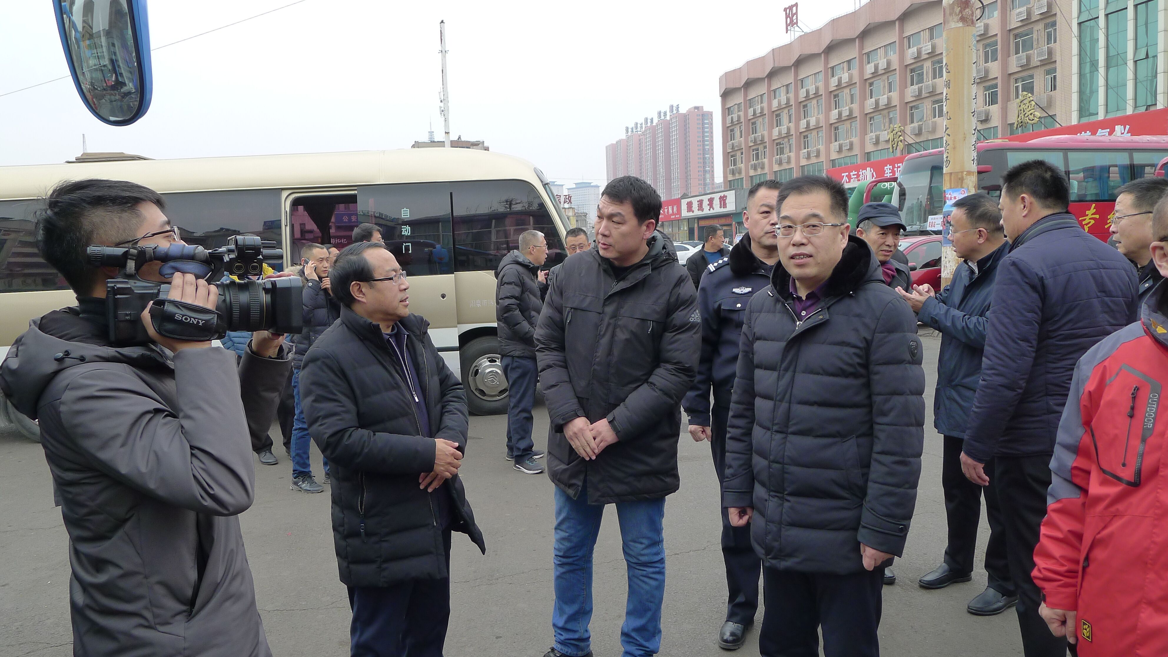 副市長(zhǎng)呼亞民、國資委主任彭國勇檢查春運(yùn)工作